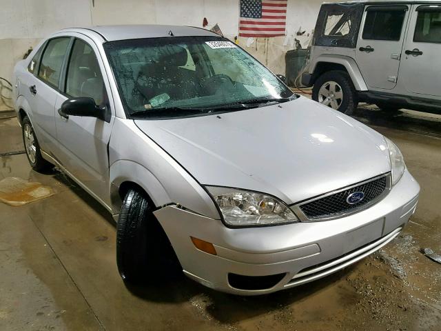 1FAHP34NX7W351050 - 2007 FORD FOCUS ZX4 SILVER photo 1