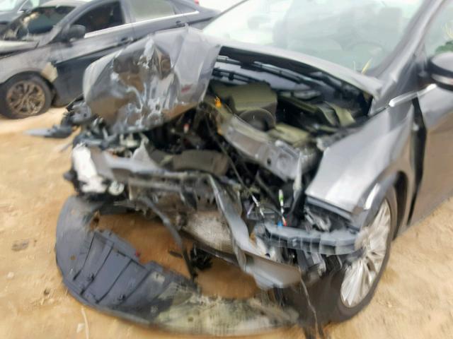 1FADP3J20JL251783 - 2018 FORD FOCUS TITA GRAY photo 9