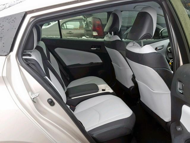 JTDKARFP4J3072995 - 2018 TOYOTA PRIUS PRIM 银色 照片 6