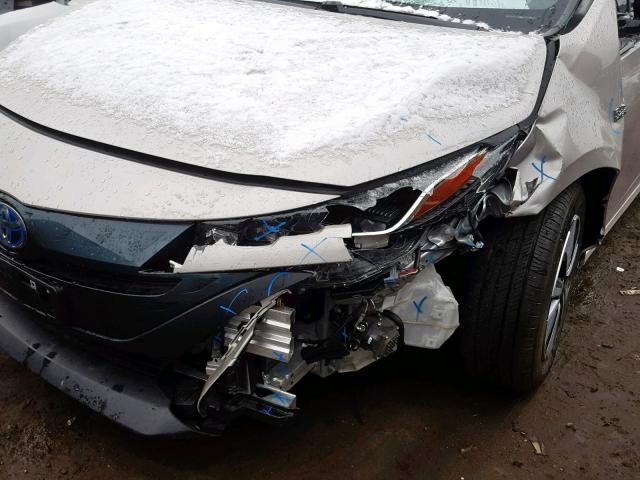 JTDKARFP4J3072995 - 2018 TOYOTA PRIUS PRIM 银色 照片 9