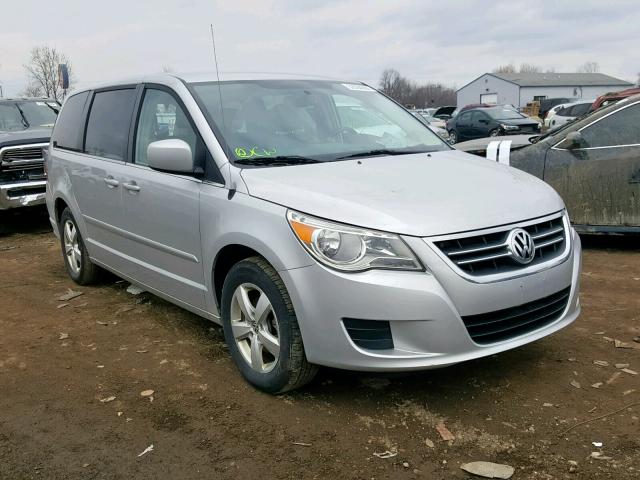 2V4RW3D16AR407165 - 2010 VOLKSWAGEN ROUTAN SE SILVER photo 1