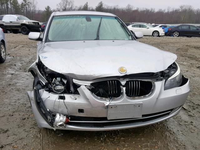 WBANV13588CZ51557 - 2008 BMW 528 XI SILVER photo 9