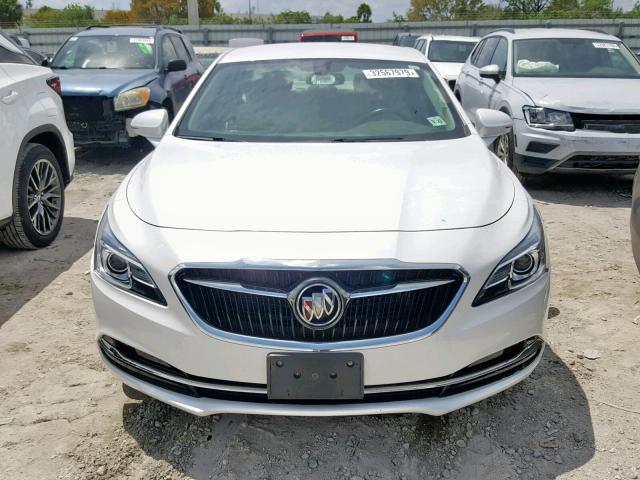 1G4ZP5SSXJU131991 - 2018 BUICK LACROSSE E WHITE photo 9