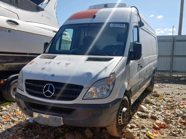 WD3PF1CC4D5755292 - 2013 MERCEDES-BENZ SPRINTER 3 TWO TONE photo 2