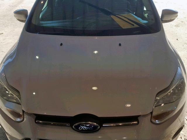 1FADP3K26DL104340 - 2013 FORD FOCUS SE WHITE photo 7