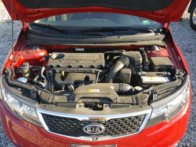 KNAFU5A24D5726218 - 2013 KIA FORTE EX RED photo 7