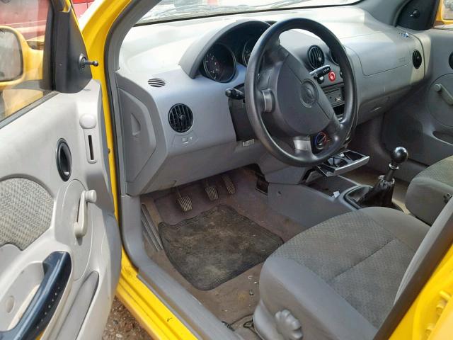 KL1TD62615B485581 - 2005 CHEVROLET AVEO BASE ყვითელი ფოტო 9
