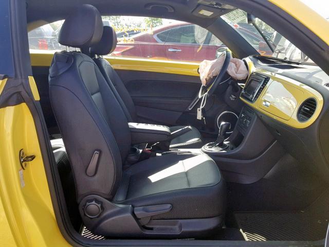 3VWJX7AT5DM608887 - 2013 VOLKSWAGEN BEETLE YELLOW photo 5