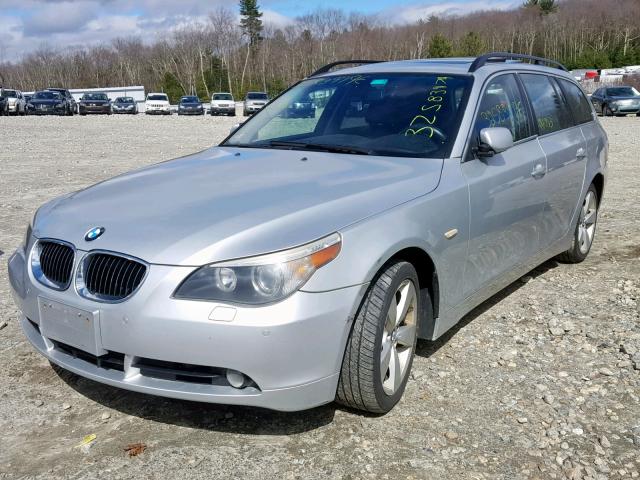 WBANN73576CN02824 - 2006 BMW 530 XIT SILVER photo 2