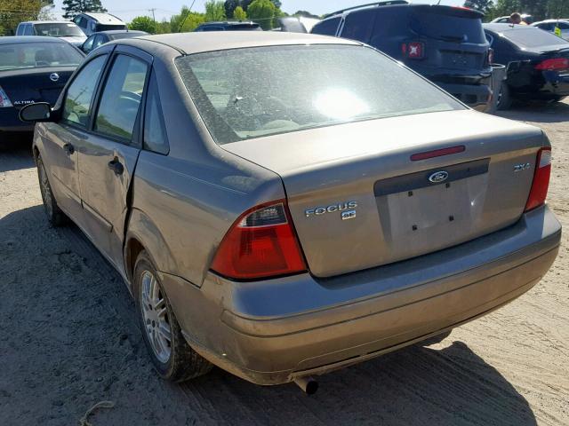 1FAFP34N35W141023 - 2005 FORD FOCUS ZX4 GOLD photo 3