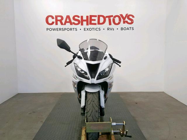 JKBZXJE15HA025370 - 2017 KAWASAKI ZX636 E WHITE photo 2