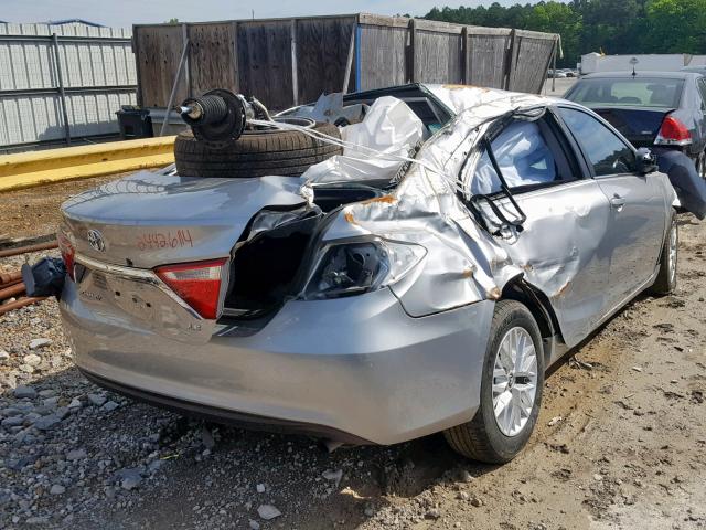 4T1BF1FK8HU369940 - 2017 TOYOTA CAMRY LE 银色 照片 4