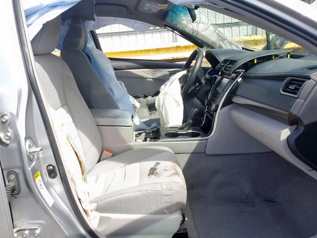 4T1BF1FK8HU369940 - 2017 TOYOTA CAMRY LE 银色 照片 5