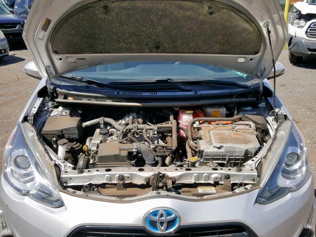 JTDKDTB32F1098439 - 2015 TOYOTA PRIUS C SILVER photo 7