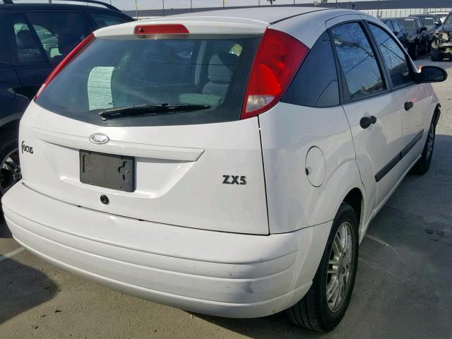 3FAFP37313R121802 - 2003 FORD FOCUS ZX5 WHITE photo 4