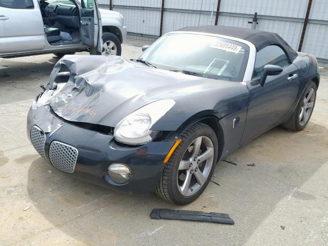 1G2MB35B08Y113021 - 2008 PONTIAC SOLSTICE BLACK photo 2