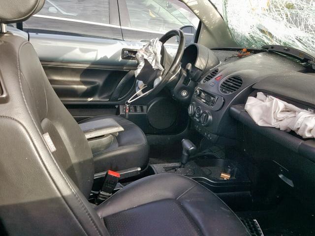 3VWRG3AL2AM005502 - 2010 VOLKSWAGEN NEW BEETLE BLUE photo 5