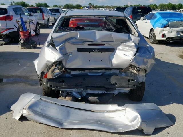 1FAFP34N45W199660 - 2005 FORD FOCUS ZX4 SILVER photo 6