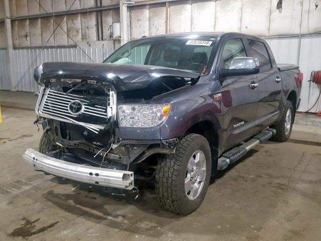 5TFHY5F1XDX296067 - 2013 TOYOTA TUNDRA CRE GRAY photo 2