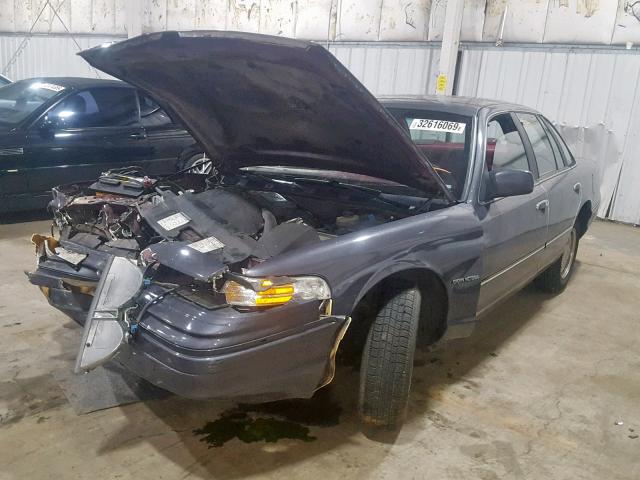 2FACP74W2NX104987 - 1992 FORD CROWN VICT GRAY photo 2