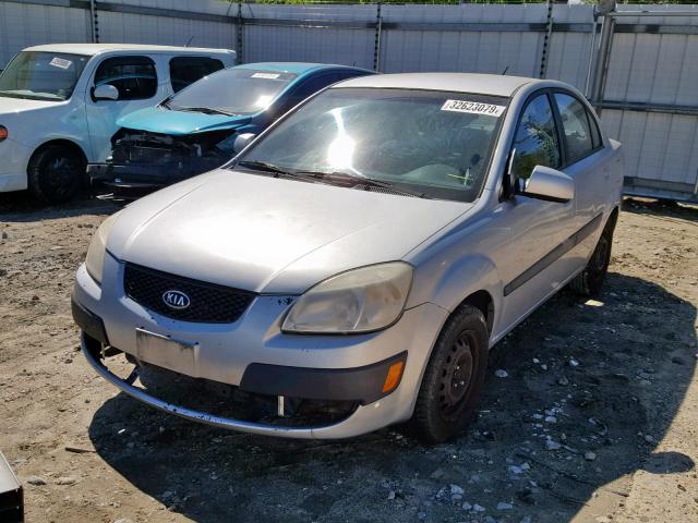 KNADE123466146551 - 2006 KIA RIO SILVER photo 2