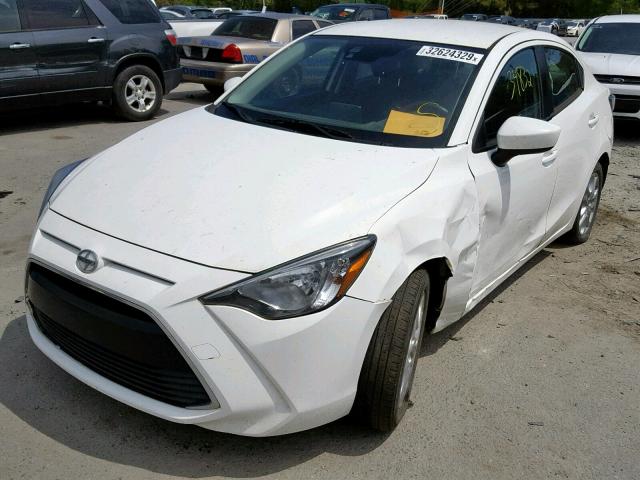 3MYDLBZV5GY113513 - 2016 TOYOTA SCION IA WHITE photo 2