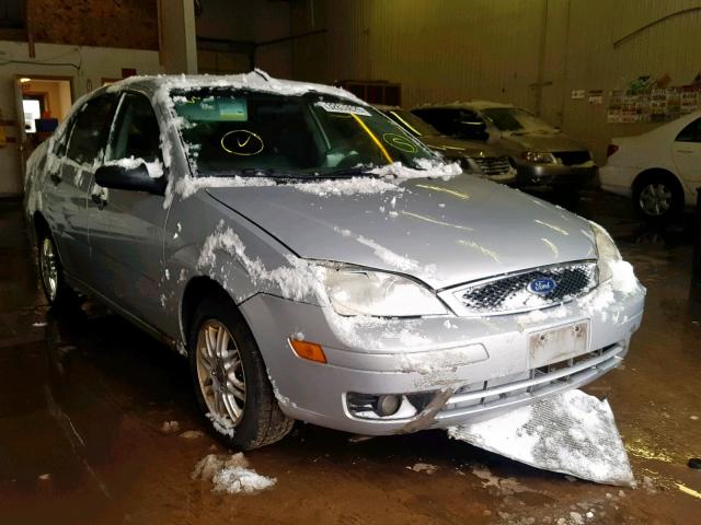 1FAHP34N77W171086 - 2007 FORD FOCUS ZX4 SILVER photo 1