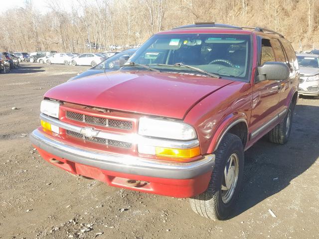 1GNDT13WX12171107 - 2001 CHEVROLET BLAZER RED photo 2