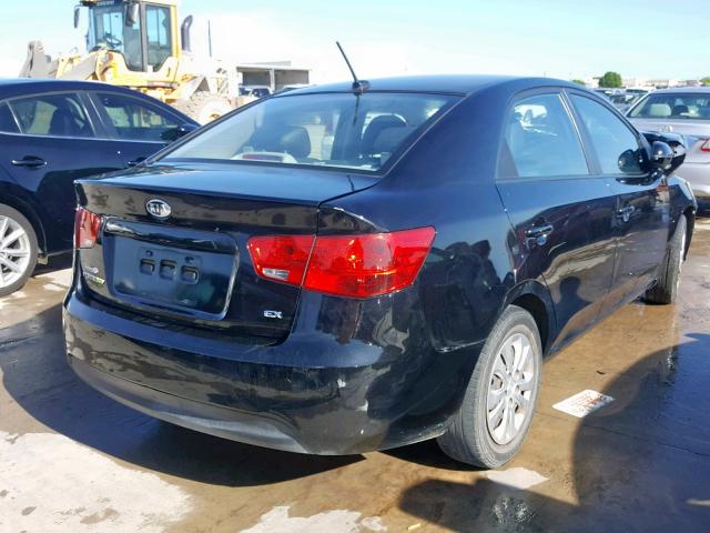 KNAFU4A2XD5734348 - 2013 KIA FORTE EX BLACK photo 4