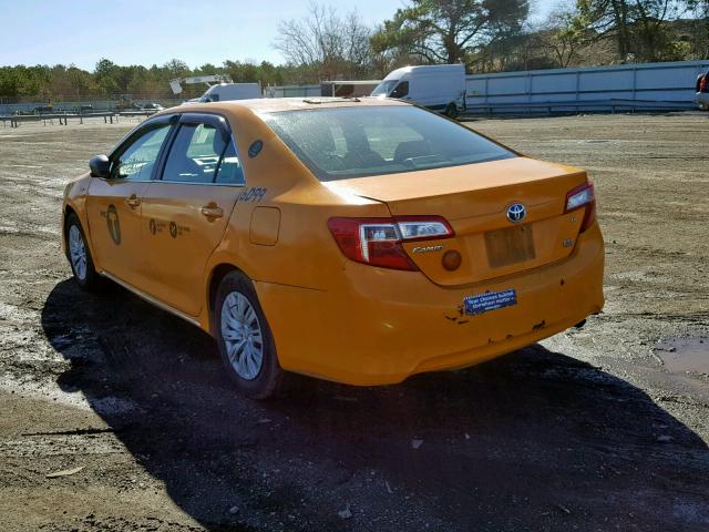 4T1BD1FK0CU059960 - 2012 TOYOTA CAMRY HYBR YELLOW photo 3