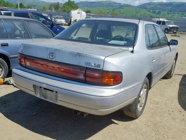 4T1VK13E7NU013546 - 1992 TOYOTA CAMRY XLE SILVER photo 4