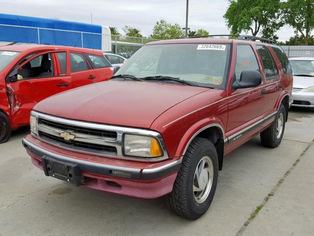 1GNDT13W6S2234723 - 2002 CHEVROLET BLAZER RED photo 2