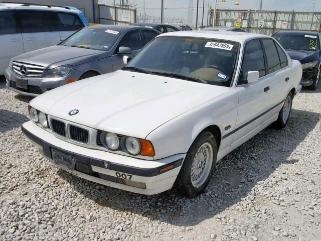 WBAHD6323SGK48922 - 1995 BMW 525 I AUTO WHITE photo 2