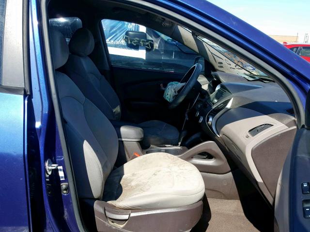 KM8JT3AB0BU145706 - 2011 HYUNDAI TUCSON GL BLUE photo 5