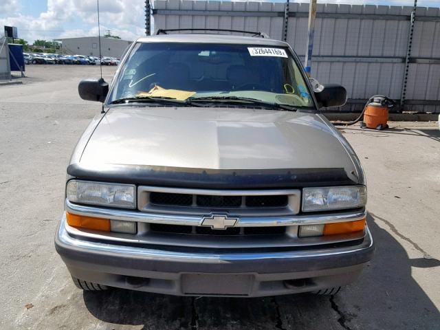 1GNDT13W1Y2189747 - 2000 CHEVROLET BLAZER TAN photo 9