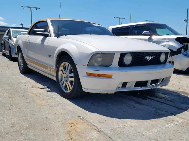 1ZVHT85H365250266 - 2006 FORD MUSTANG GT WHITE photo 1