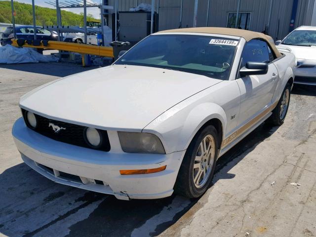 1ZVHT85H365250266 - 2006 FORD MUSTANG GT WHITE photo 2