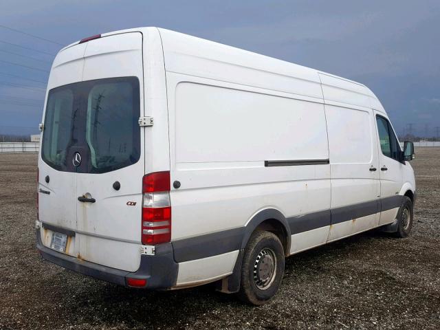 WD3PE8CC3A5423285 - 2010 MERCEDES-BENZ SPRINTER 2 WHITE photo 4