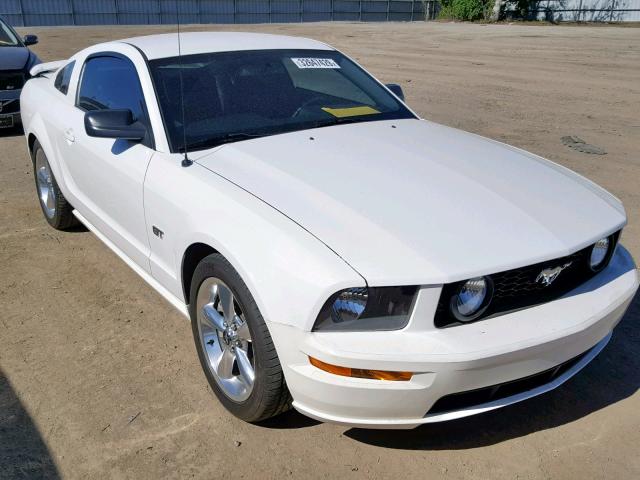 1ZVHT82H785197031 - 2008 FORD MUSTANG GT WHITE photo 1