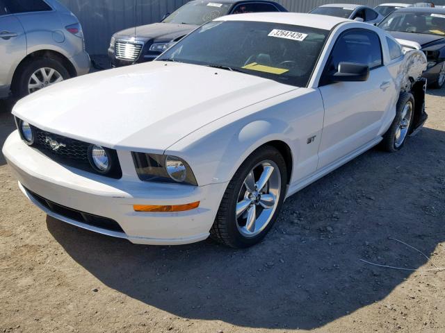 1ZVHT82H785197031 - 2008 FORD MUSTANG GT WHITE photo 2