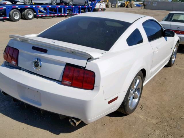 1ZVHT82H785197031 - 2008 FORD MUSTANG GT WHITE photo 4