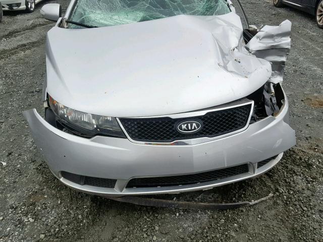 KNAFU4A24A5259873 - 2010 KIA FORTE EX SILVER photo 7