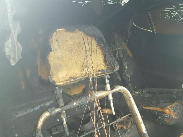 2G2WP552081117871 - 2008 PONTIAC GRAND PRIX WHITE photo 6