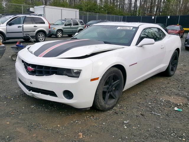 2G1FE1E31D9118762 - 2013 CHEVROLET CAMARO LS WHITE photo 2