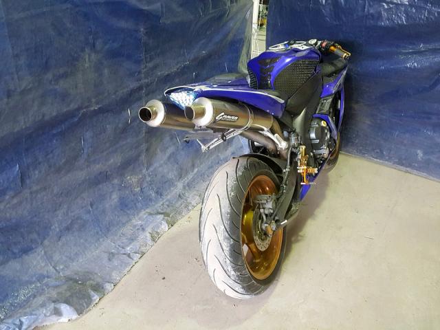 JYARN13E34A006747 - 2004 YAMAHA YZFR1 BLUE photo 4