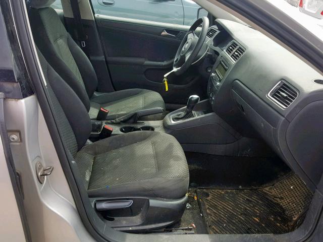 3VW2K7AJ2BM358622 - 2011 VOLKSWAGEN JETTA BASE SILVER photo 5