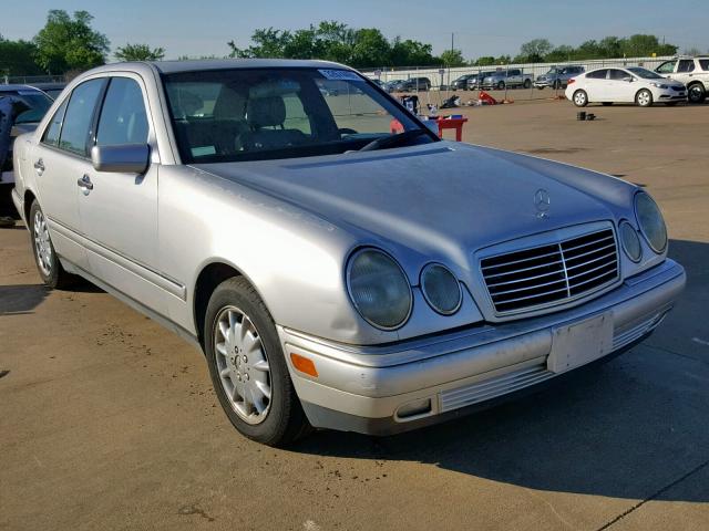 WDBJF65F3WA682084 - 1998 MERCEDES-BENZ E 320 SILVER photo 1