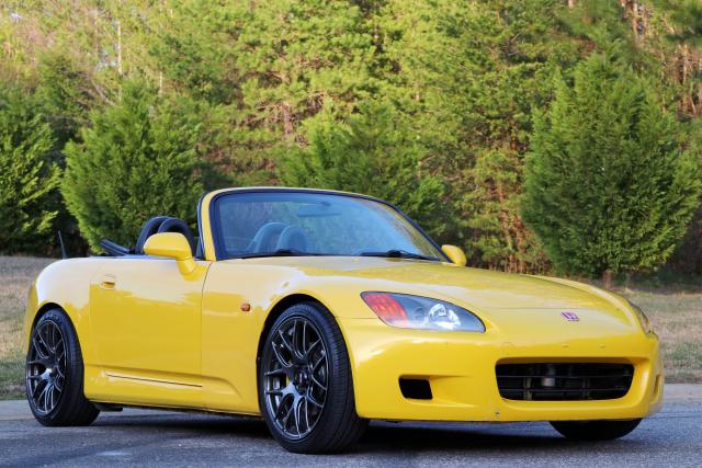 JHMAP114X2T000076 - 2002 HONDA S2000 YELLOW photo 1