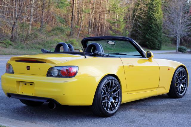 JHMAP114X2T000076 - 2002 HONDA S2000 YELLOW photo 4