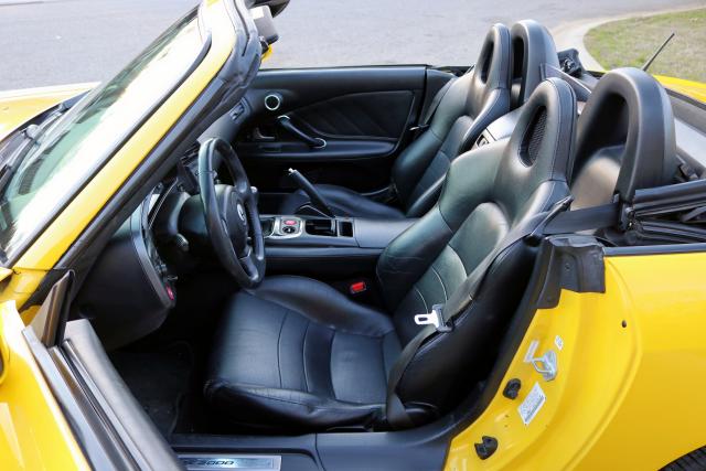 JHMAP114X2T000076 - 2002 HONDA S2000 YELLOW photo 5